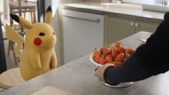 Pikachu mirando fresas